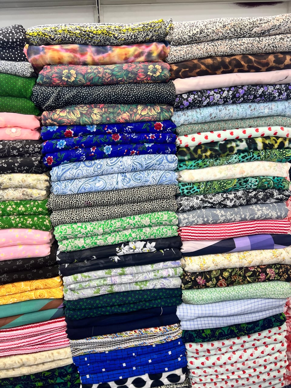 Structured Mangan fabric with geometric design – bulk wholesale – unstitched