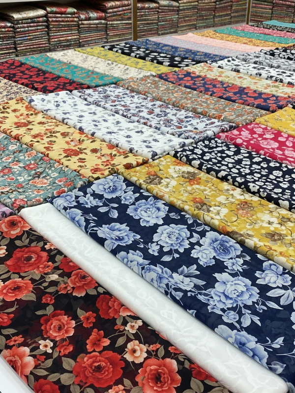 Elegant Floral Printed Chiffon Fabric – 58” Width – Wholesale Unstitched