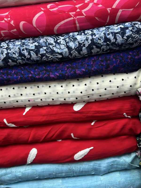 Elegant Floral Printed Chiffon Fabric Wholesale 58 Inch Width